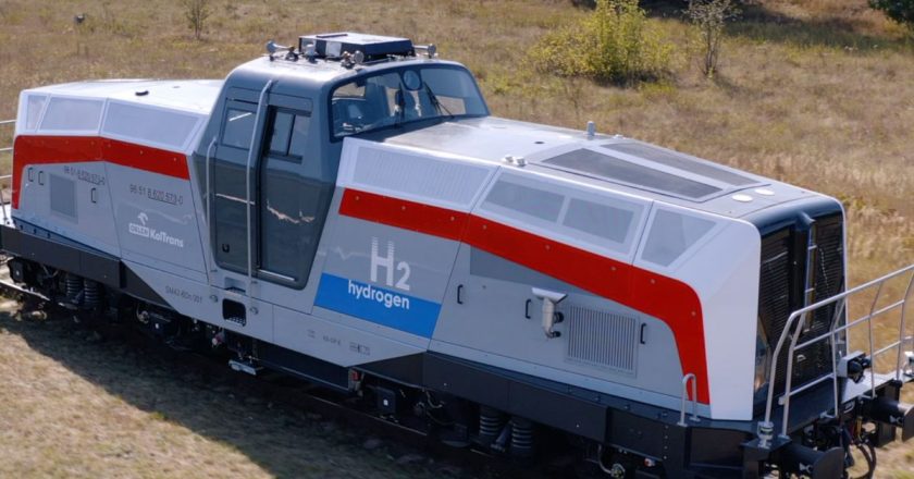 Orlen inwestuje w pierwszą w Polsce lokomotywę na wodór z bydgoskiej Pesy
